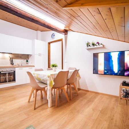 Ferienwohnung La Mansarda Di Emma Pinzolo Exterior foto