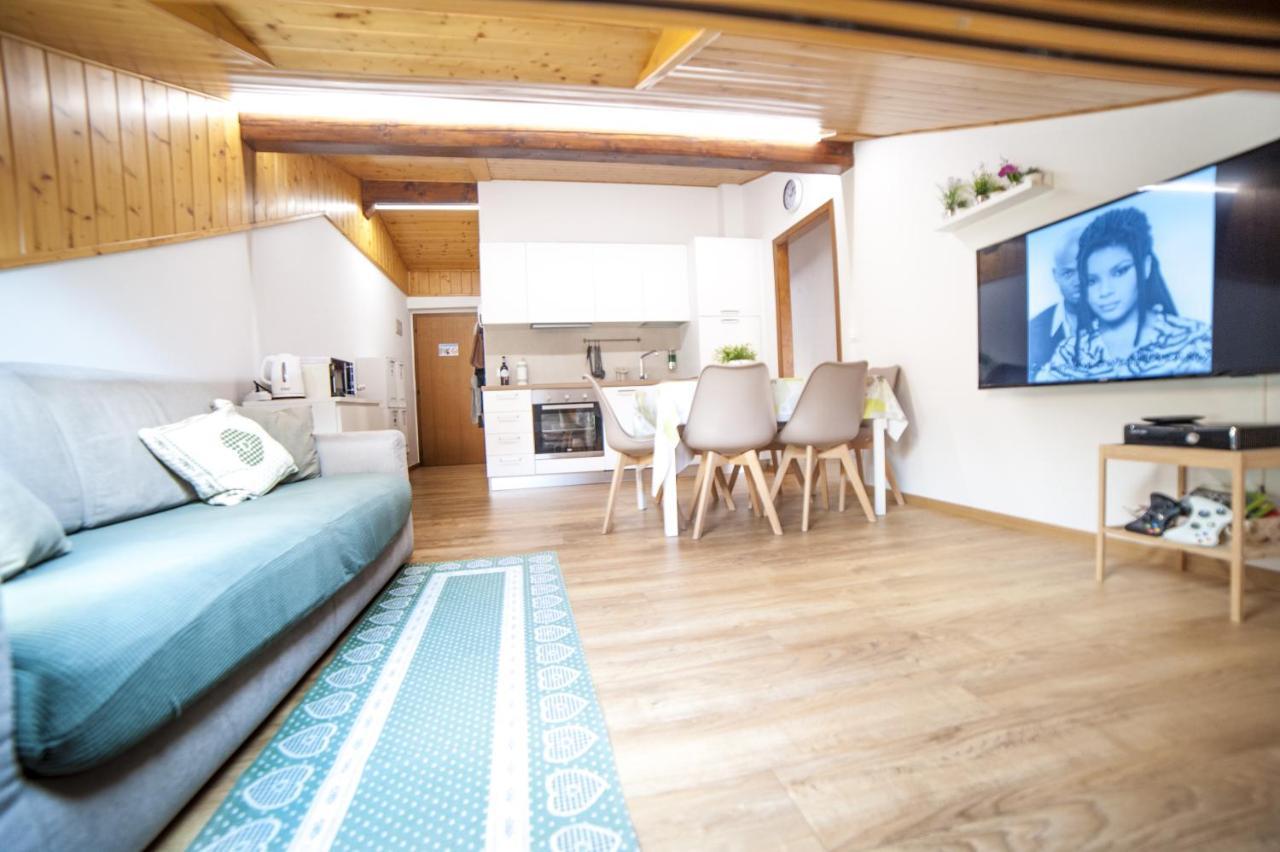 Ferienwohnung La Mansarda Di Emma Pinzolo Exterior foto